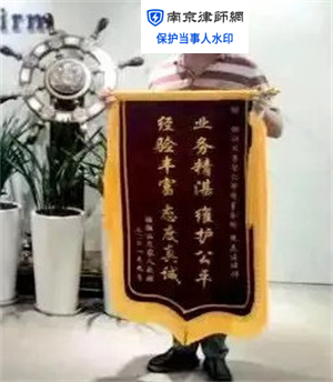 罗女士
